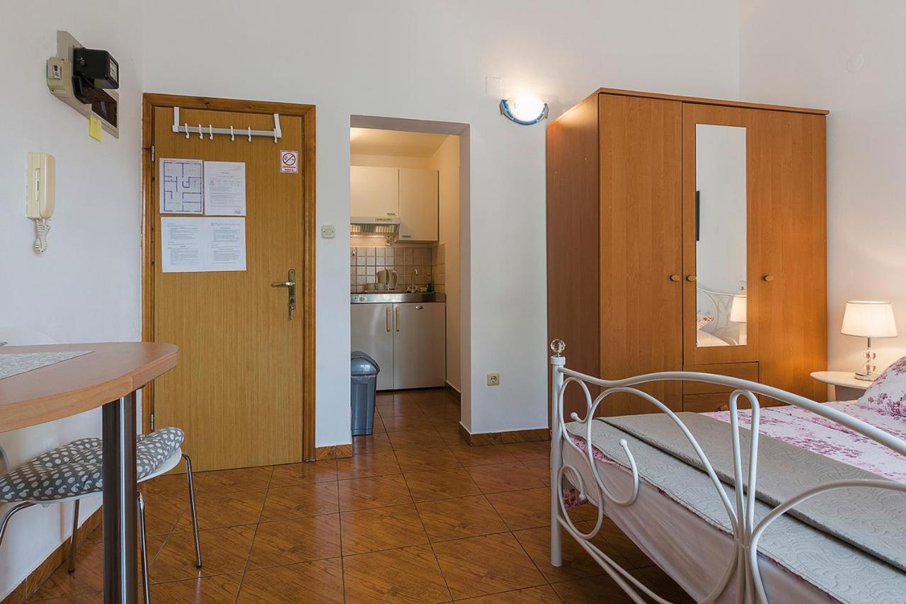 Apartman, Studio And Room Kata Póla Kültér fotó