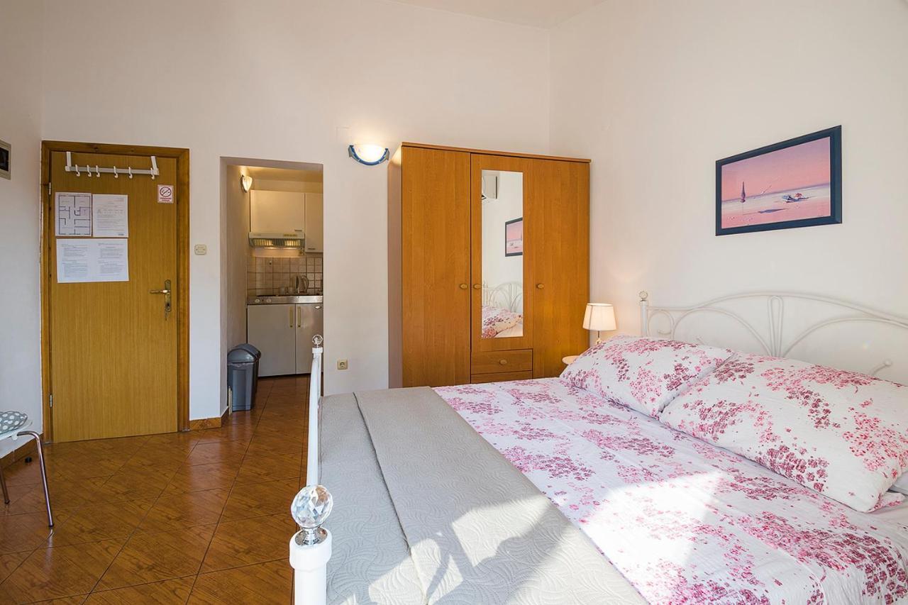 Apartman, Studio And Room Kata Póla Kültér fotó